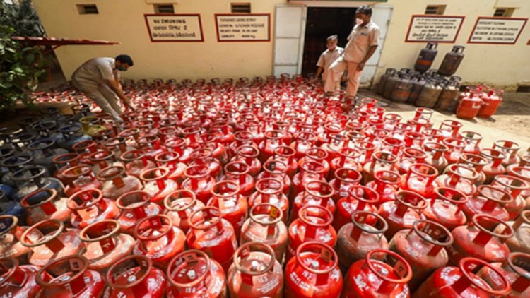HPCL का सख्त एक्शन: सरकार की सख्ती के बीच एलपीजी से संबंधित अनियमितताओं के चलते 10 डिस्ट्रीब्यूटर को किया सस्पेंड
